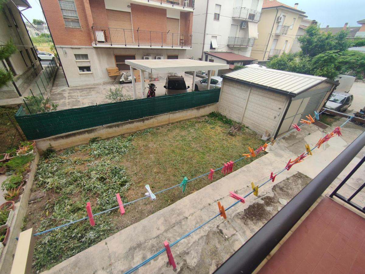 Ani Lägenhet Porto SantʼElpidio Exteriör bild